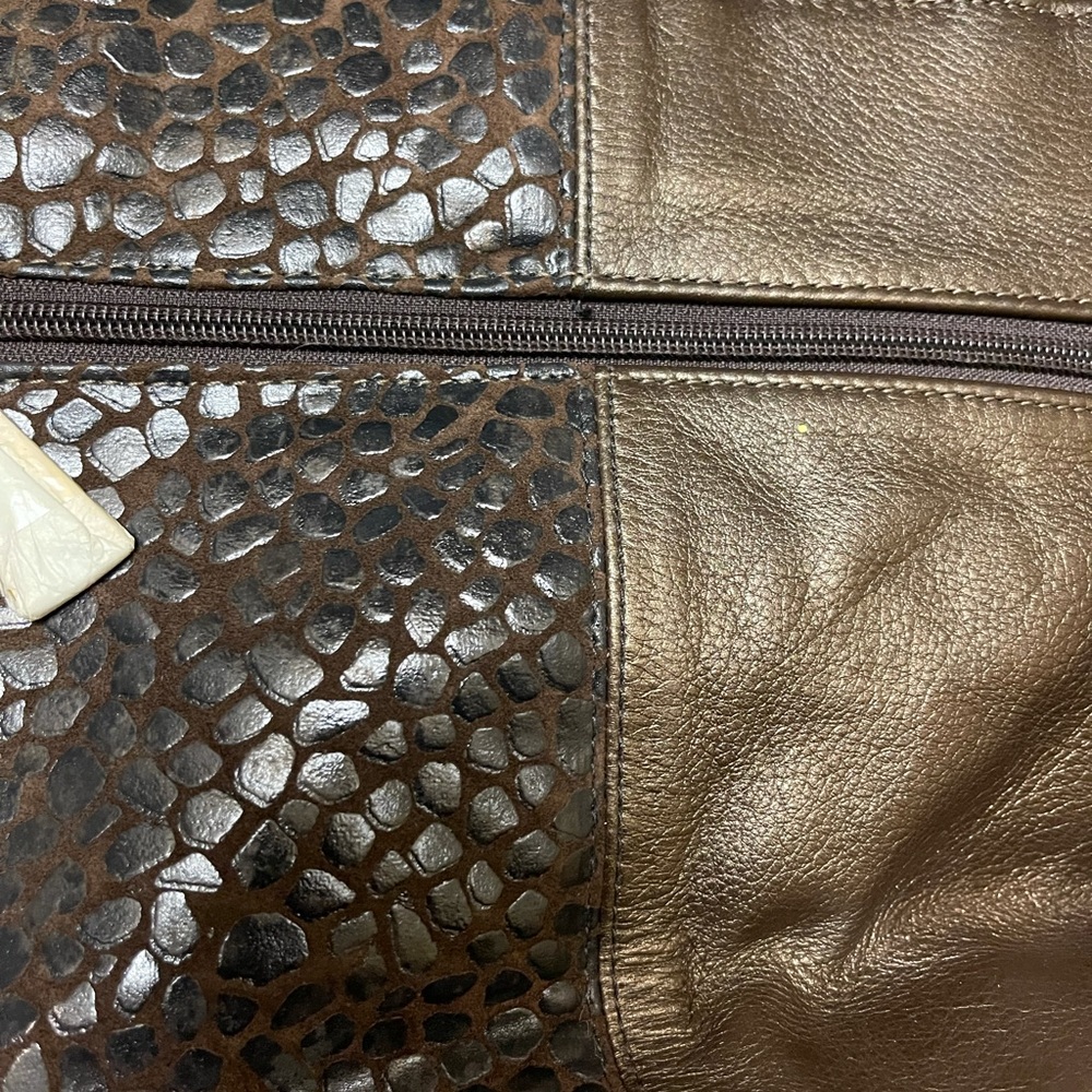 Paris Handbags, New York Genuine leather embossed handbag - Picture 10 of 13